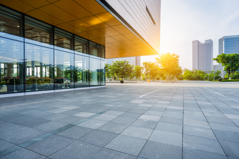 Comres Building Commercial Real Estate Solution - Moody's CRE