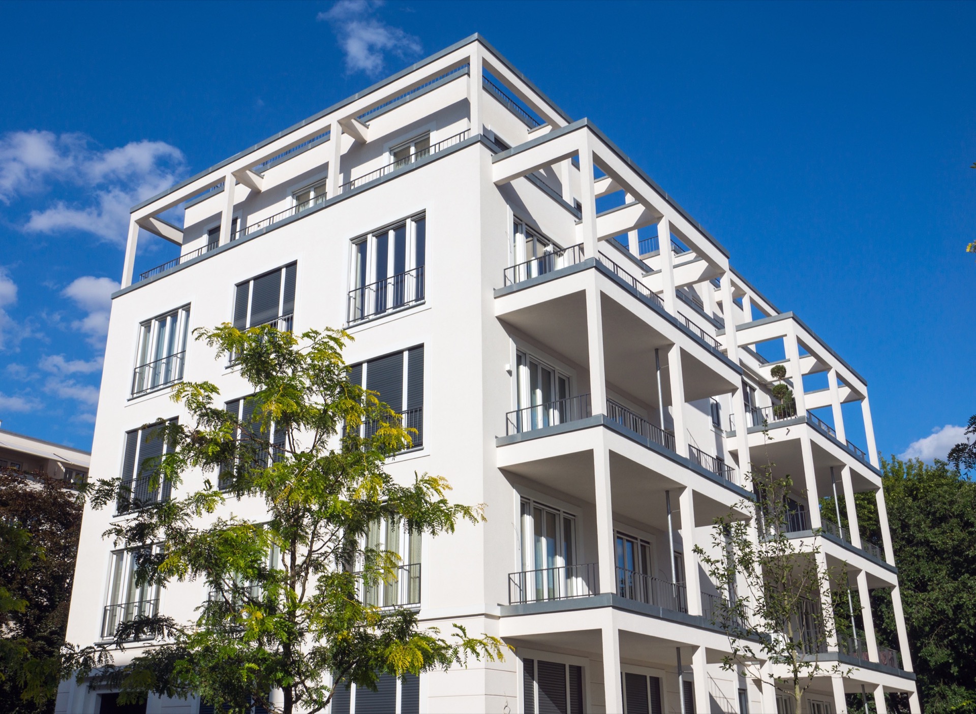 Picture of white townhouse
